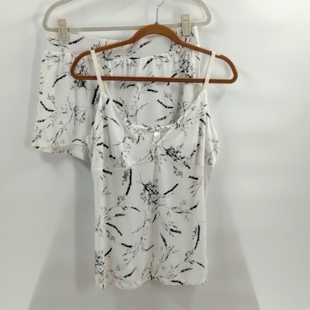 Gilligan O'Malley Sleepwear set white with leaf print large and XL shorts & top